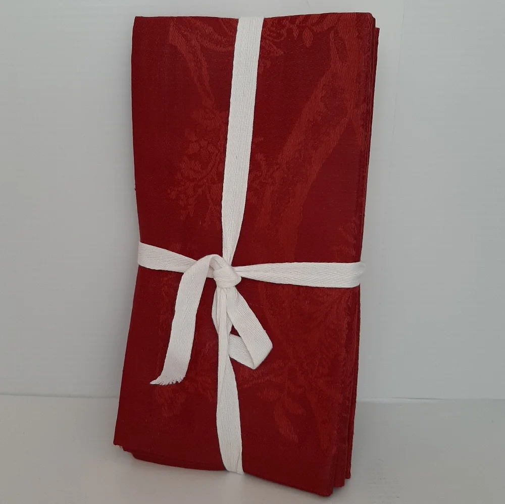 *Williams Sonoma Scroll Jacquard Napkins (4 napkins)